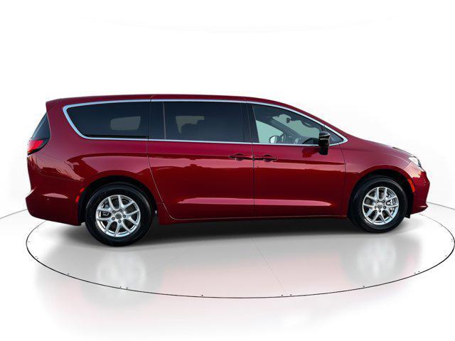 new 2025 Chrysler Pacifica car, priced at $41,451