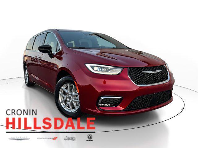 new 2025 Chrysler Pacifica car, priced at $41,451