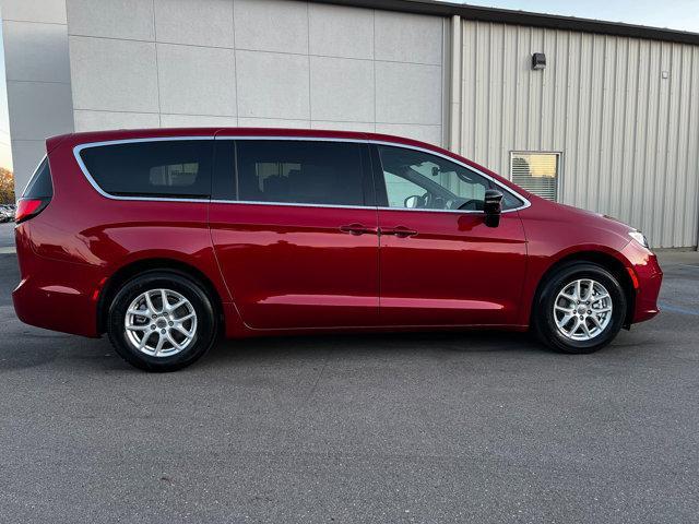 new 2025 Chrysler Pacifica car, priced at $42,951