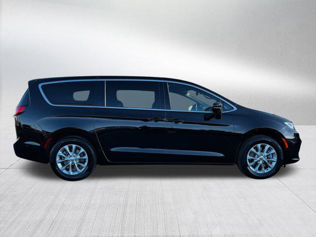 new 2025 Chrysler Pacifica car, priced at $43,945