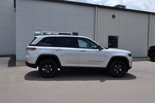 new 2024 Jeep Grand Cherokee car, priced at $42,152