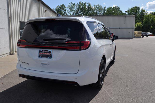 new 2024 Chrysler Pacifica car, priced at $41,455