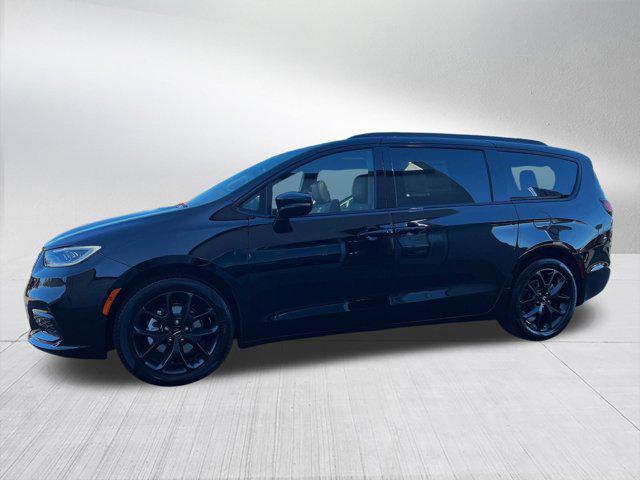 new 2025 Chrysler Pacifica car, priced at $47,245