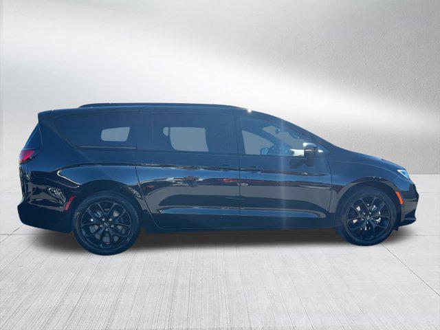 new 2025 Chrysler Pacifica car, priced at $47,245