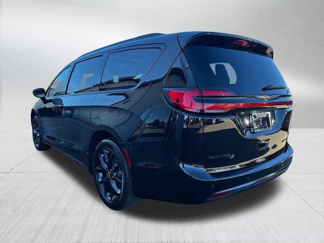 new 2025 Chrysler Pacifica car, priced at $47,245