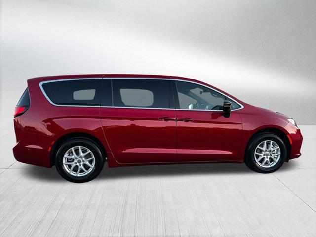 new 2025 Chrysler Pacifica car, priced at $43,196