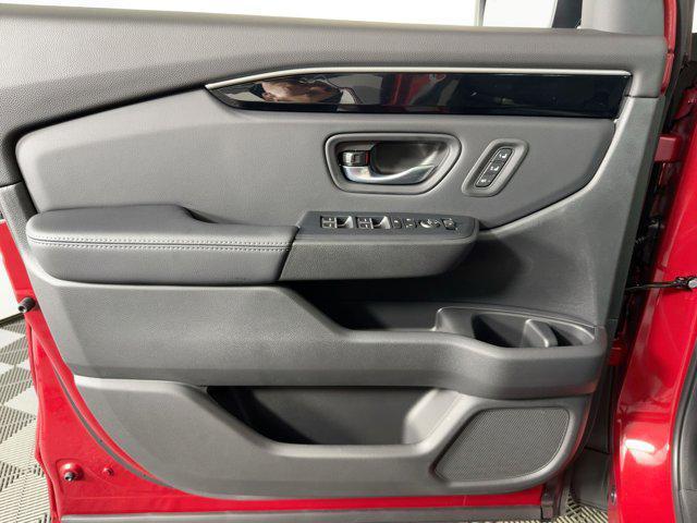 new 2025 Honda Pilot car, priced at $47,701