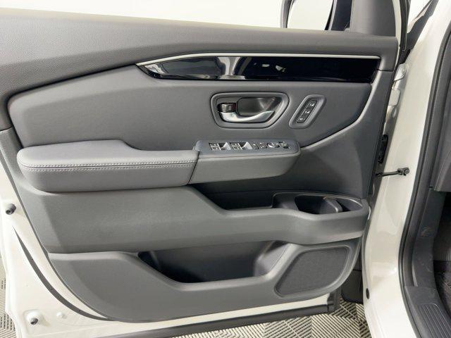 new 2025 Honda Pilot car, priced at $49,391