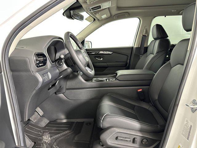 new 2025 Honda Pilot car, priced at $49,082