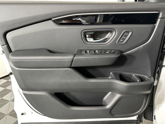 new 2025 Honda Pilot car, priced at $49,082