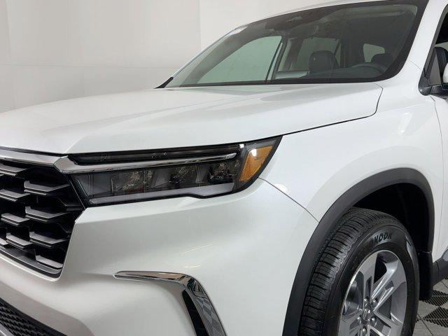new 2025 Honda Pilot car, priced at $42,721