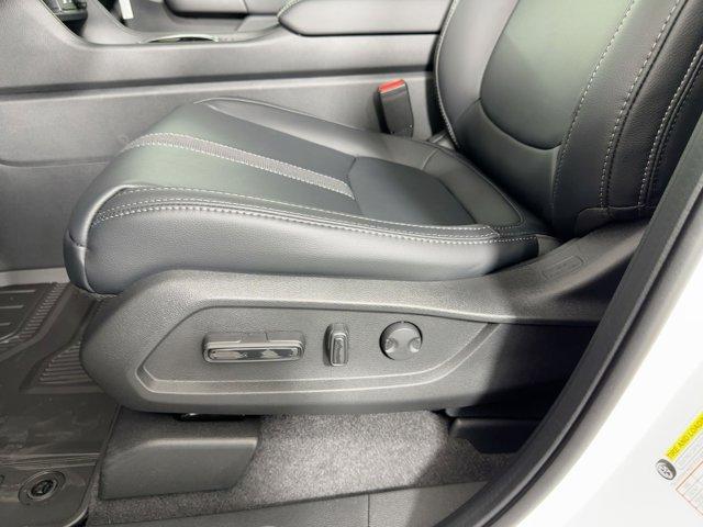 new 2025 Honda Pilot car, priced at $42,721