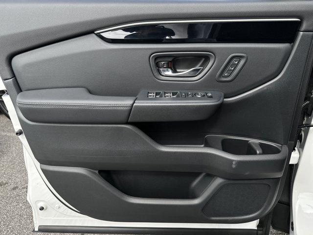 new 2025 Honda Pilot car, priced at $44,641