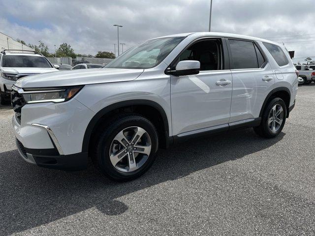new 2025 Honda Pilot car, priced at $44,641