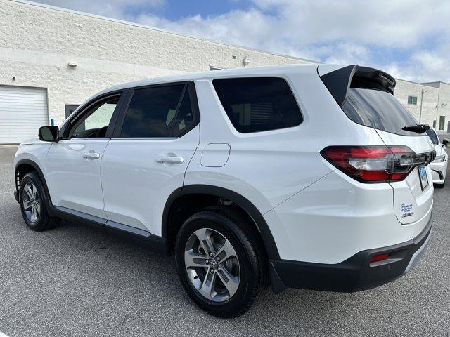 new 2025 Honda Pilot car, priced at $44,641