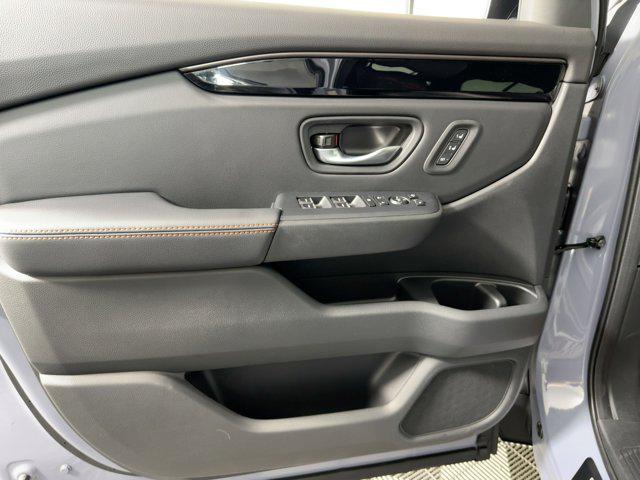 new 2025 Honda Pilot car, priced at $48,611