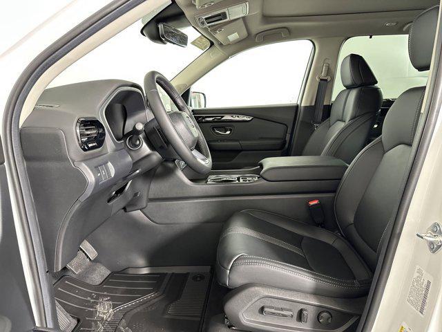 new 2025 Honda Pilot car, priced at $49,082