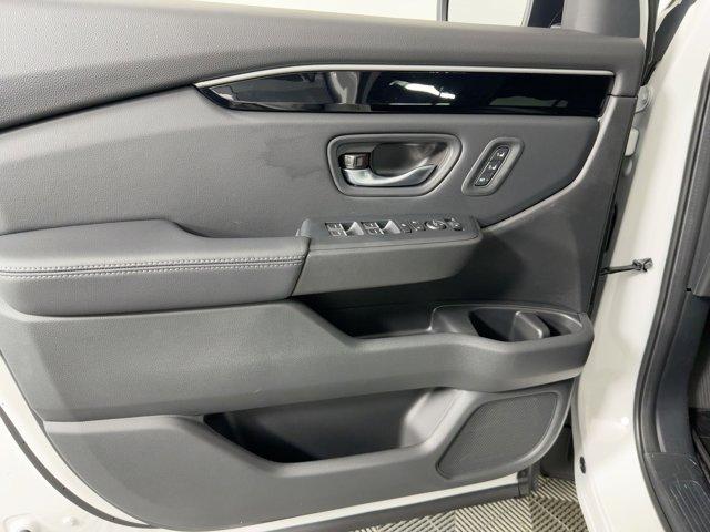 new 2025 Honda Pilot car, priced at $49,161