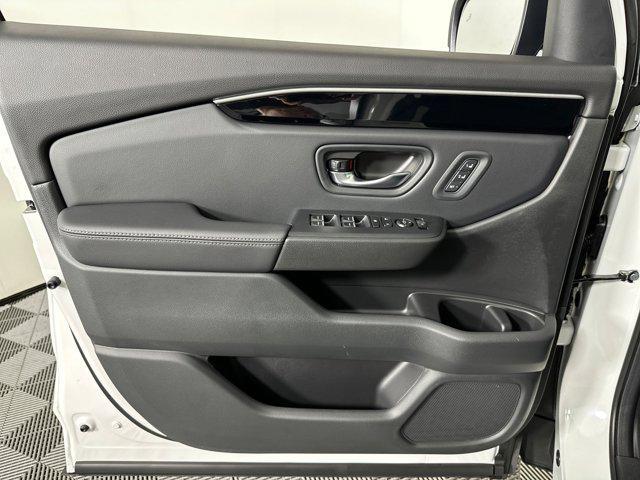new 2025 Honda Pilot car, priced at $45,001