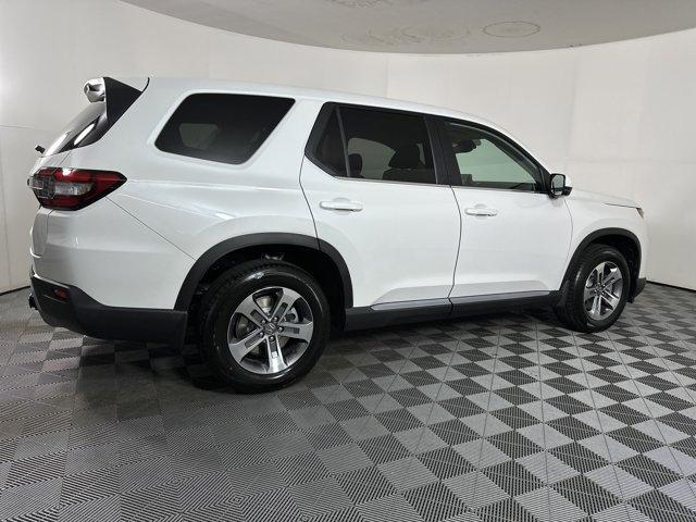 new 2025 Honda Pilot car, priced at $45,701