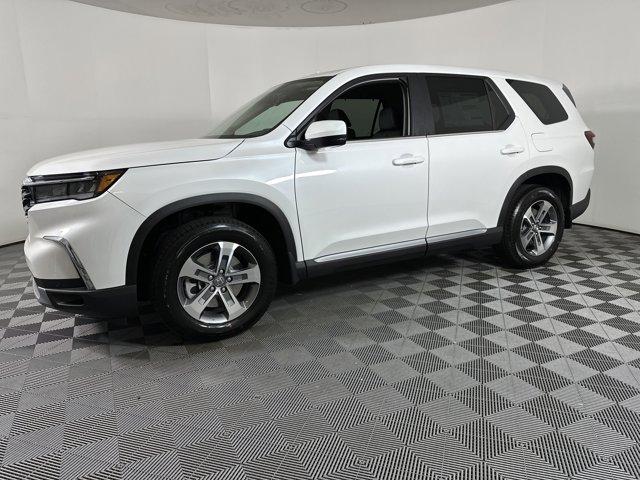 new 2025 Honda Pilot car, priced at $45,701