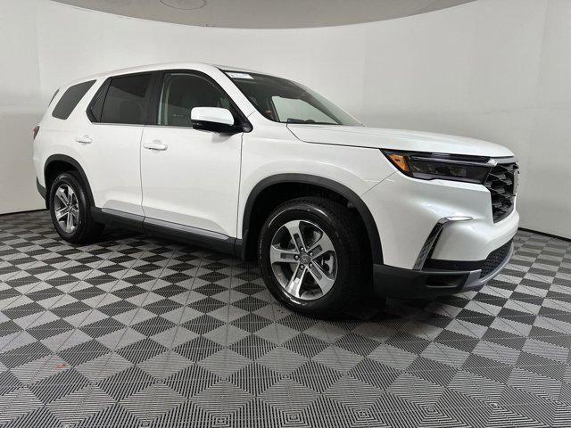 new 2025 Honda Pilot car, priced at $45,701