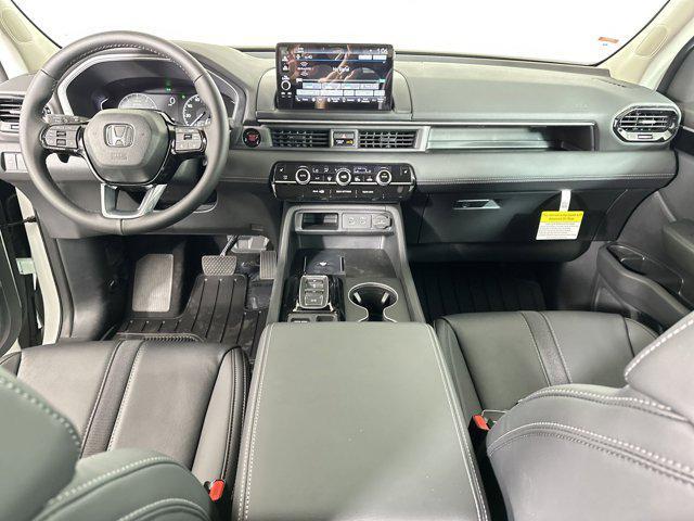 new 2025 Honda Pilot car, priced at $45,701
