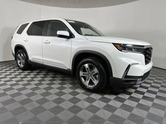new 2025 Honda Pilot car, priced at $45,701