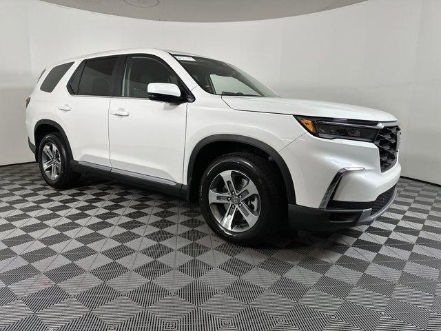 new 2025 Honda Pilot car, priced at $45,701