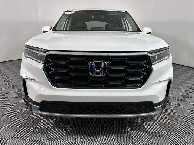 new 2025 Honda Pilot car, priced at $45,701