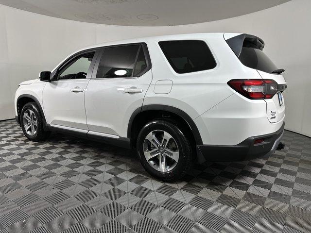 new 2025 Honda Pilot car, priced at $45,701