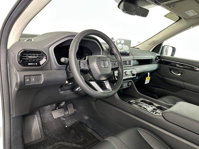 new 2025 Honda Pilot car, priced at $45,701