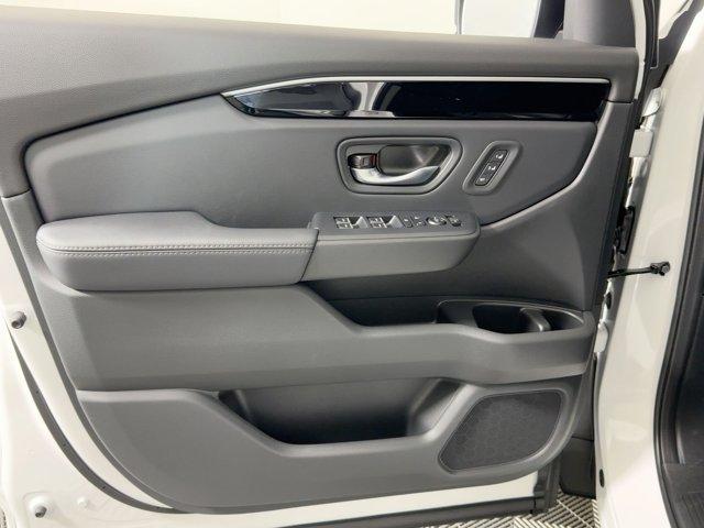 new 2025 Honda Pilot car, priced at $42,721