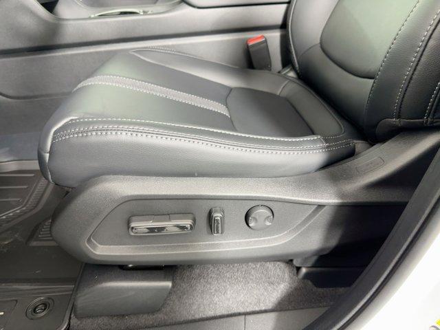 new 2025 Honda Pilot car, priced at $42,721