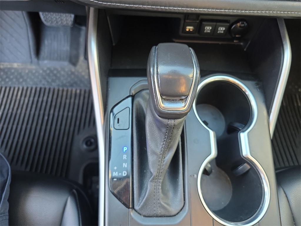 used 2021 Toyota Highlander car, priced at $27,490