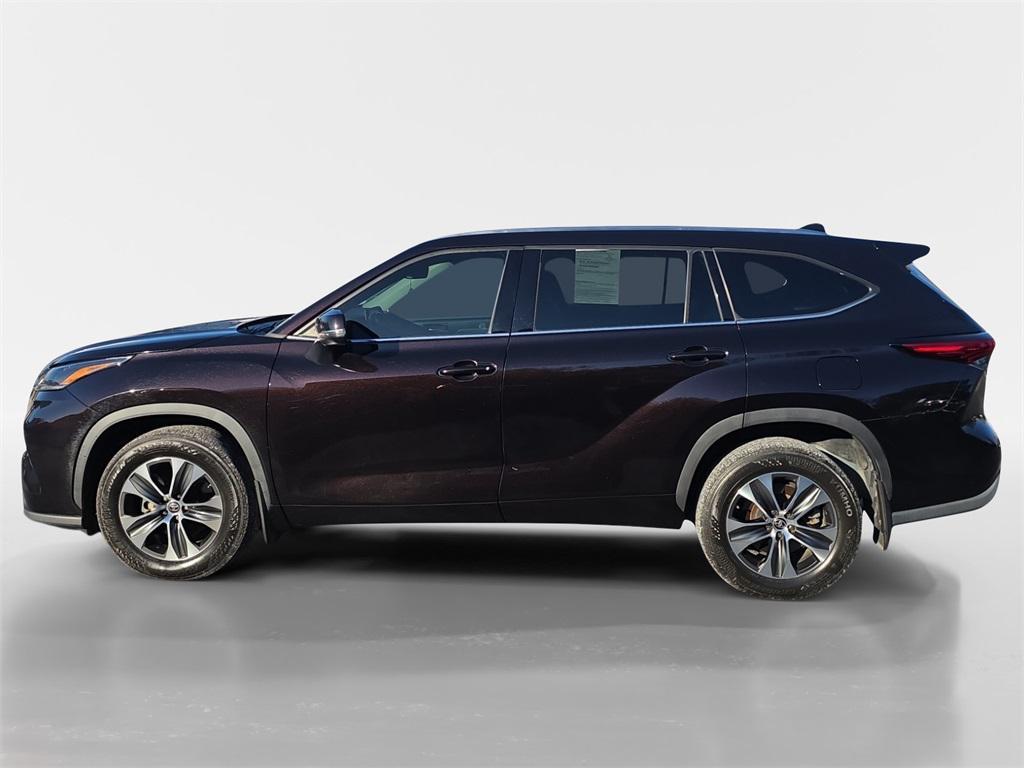 used 2021 Toyota Highlander car, priced at $27,490