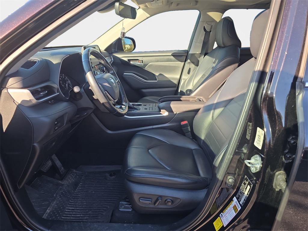 used 2021 Toyota Highlander car, priced at $27,490