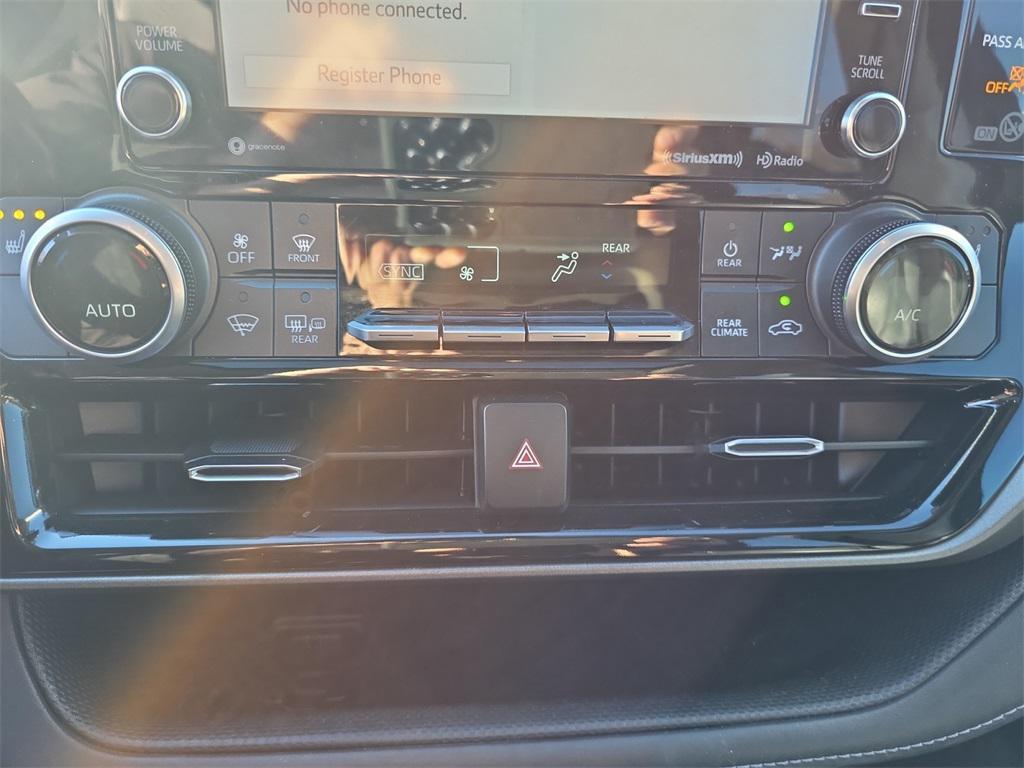 used 2021 Toyota Highlander car, priced at $27,490