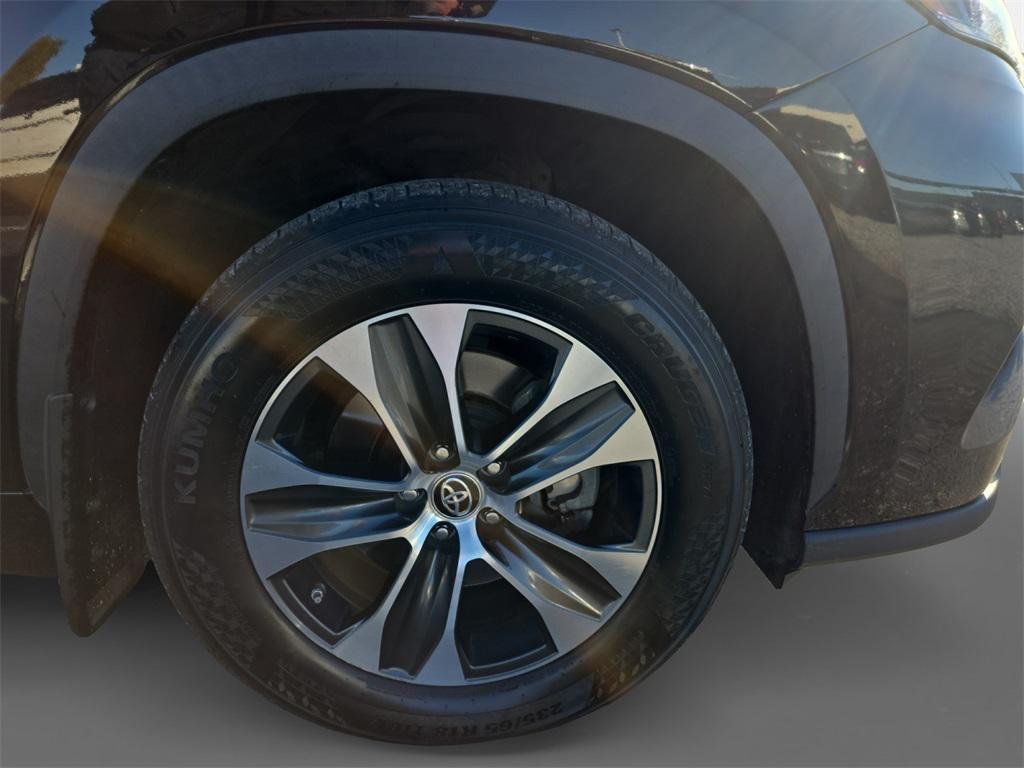 used 2021 Toyota Highlander car, priced at $27,490