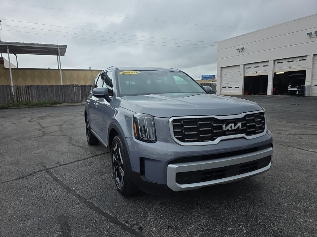used 2025 Kia Telluride car, priced at $33,700