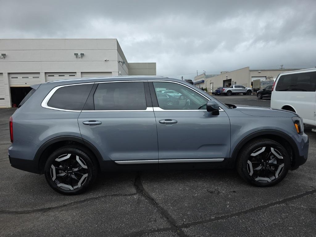 used 2025 Kia Telluride car, priced at $34,900