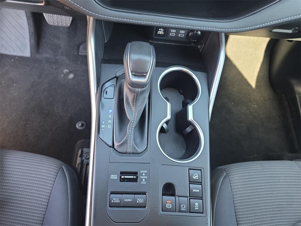 used 2024 Toyota Highlander car, priced at $36,900