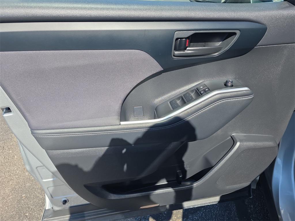 used 2024 Toyota Highlander car, priced at $36,900