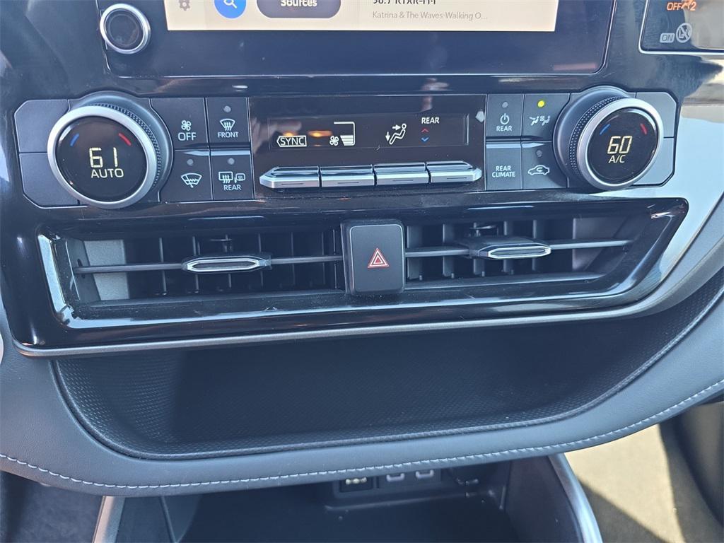 used 2024 Toyota Highlander car, priced at $36,900