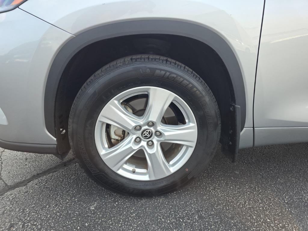 used 2024 Toyota Highlander car, priced at $37,999