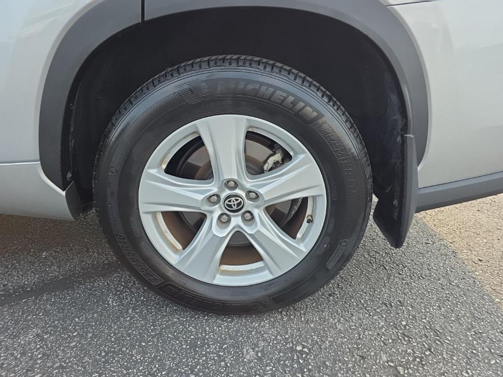 used 2024 Toyota Highlander car, priced at $37,999
