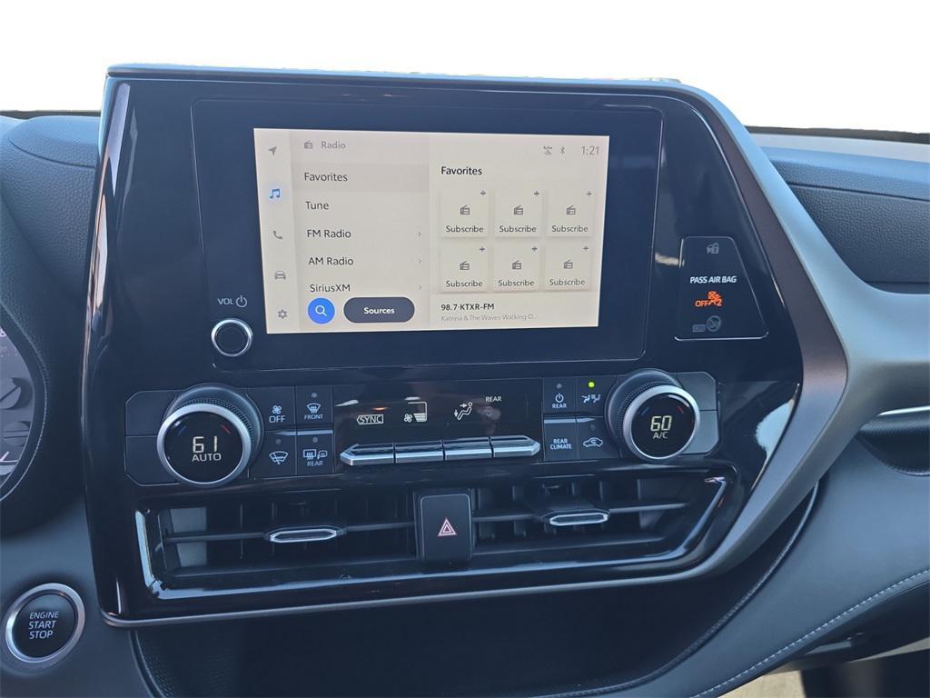 used 2024 Toyota Highlander car, priced at $36,900