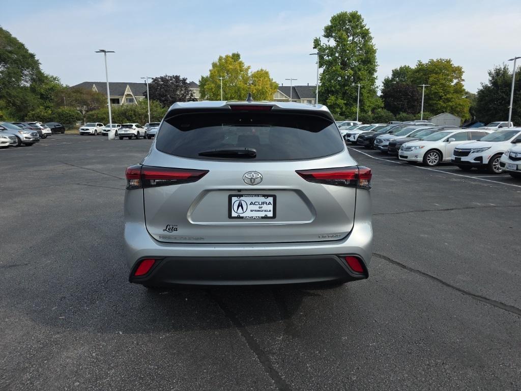 used 2024 Toyota Highlander car, priced at $37,999