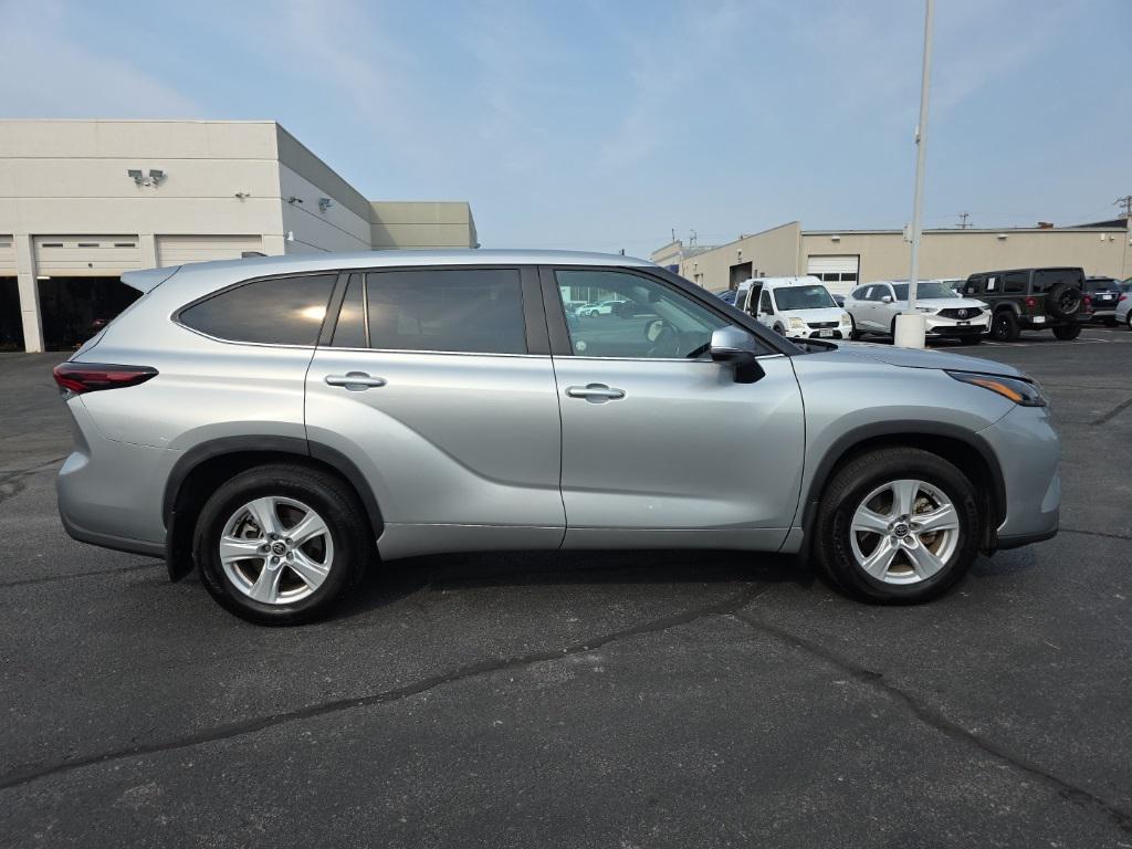 used 2024 Toyota Highlander car, priced at $37,999