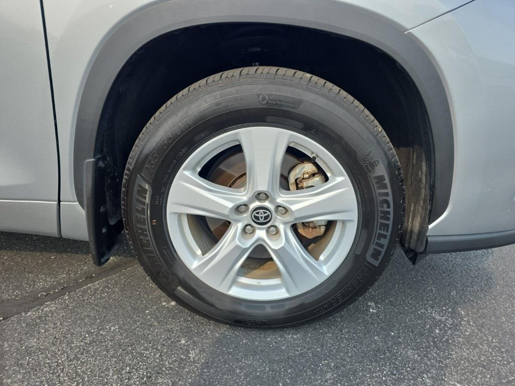 used 2024 Toyota Highlander car, priced at $37,999